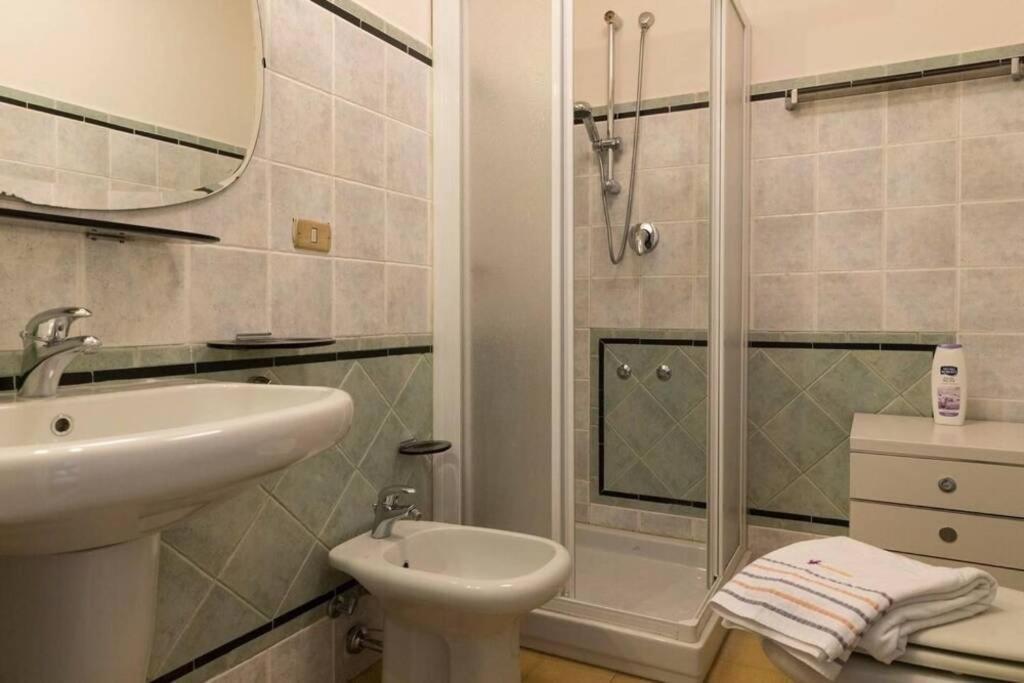 Mario'S Apartament With Ac And Wifi Apartment ลุคคา ภายนอก รูปภาพ