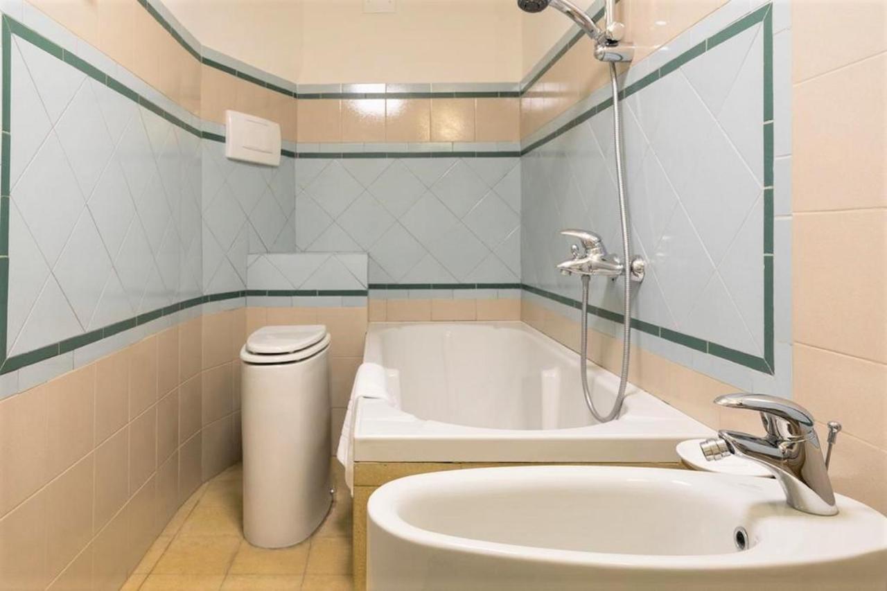 Mario'S Apartament With Ac And Wifi Apartment ลุคคา ภายนอก รูปภาพ